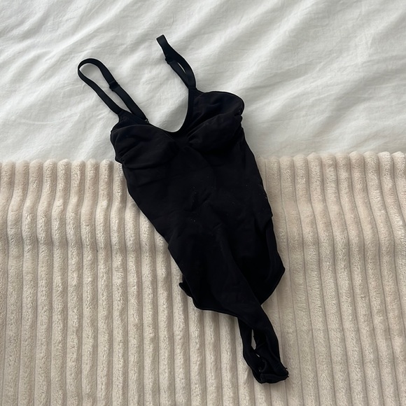 Viral Skims Bodysuit - Picture 1 of 1